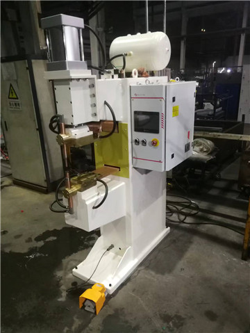 18中頻點(diǎn)焊機(jī) .jpg